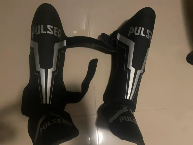 Caneleira Muay thai pulser