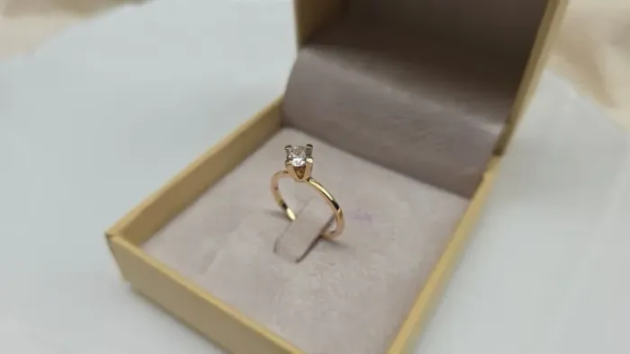 Solitário Noivado Reto Alto em Ouro 18k