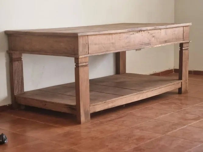 Mesa em Madeira
