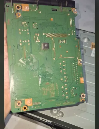 Placa principal de TV Samsung (código BN91-09012N) - retirada de TV com a tela quebrada