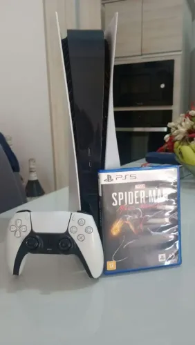 Playstation 5, com mídia física do spider man Miles morales