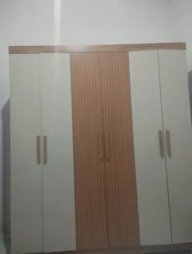 Guarda roupa e armário