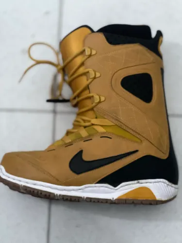 Bota Nike Snowboard tamanho 10 / 28cm