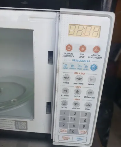 Micro-ondas Electrolux seminovo