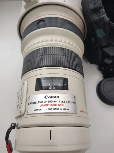 Canon EF 300mm f/2.8L IS USM