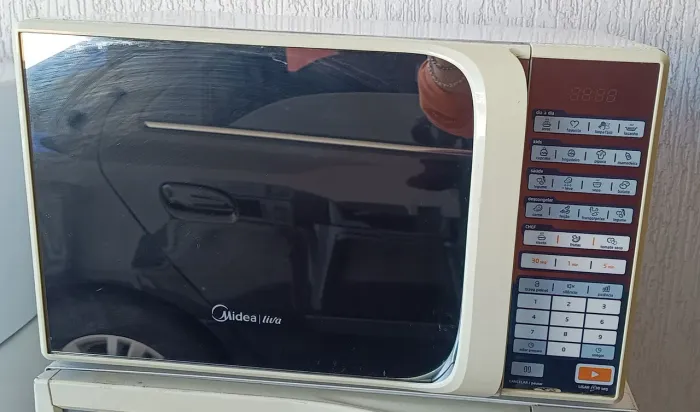 Microondas Midea 30 litros 127V em perfeito estado 