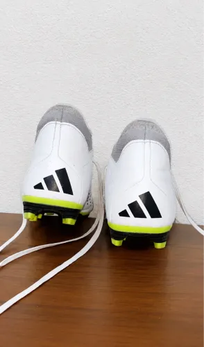 Chuteira adidas 