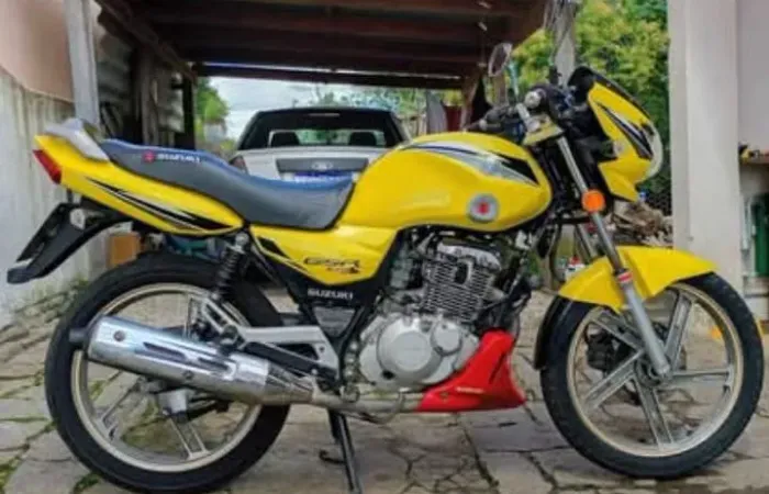 Gsr 125s lacrada, inteira. 