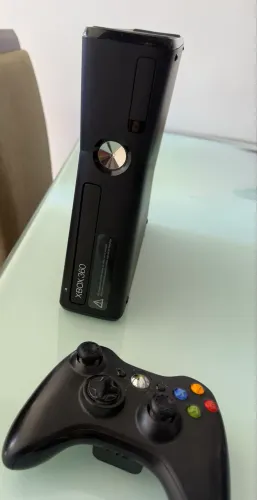 Xbox 360 seminovo na caixa 