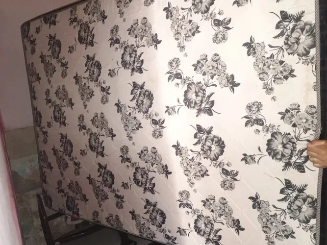 Cama box casal semi nova em perfeito estado pouco tempo de uso no precinho pra vender