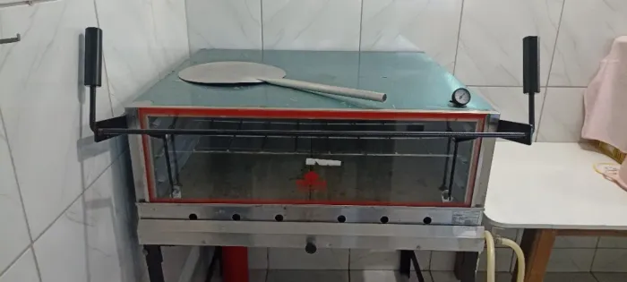 Forno a gás para pão, pizza, bolo e outras massas.