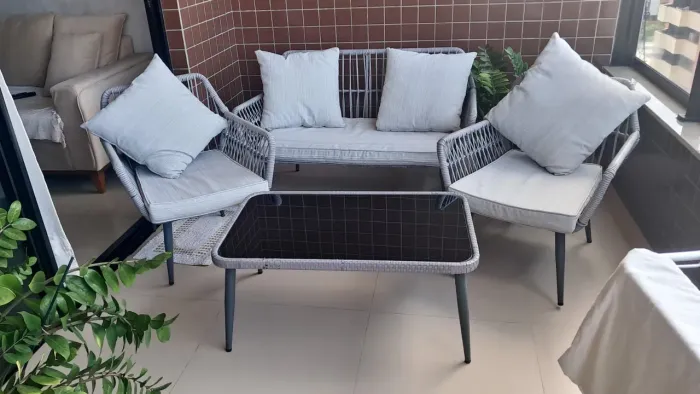 Conjunto de varanda (sofá + poltronas + mesa) R$1.000,00