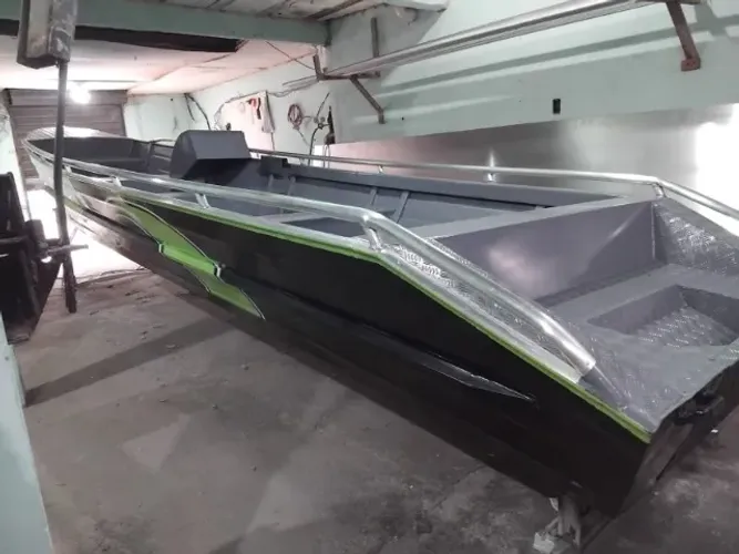 Lanchas, Barcos e Canoas é na SW Navegações!