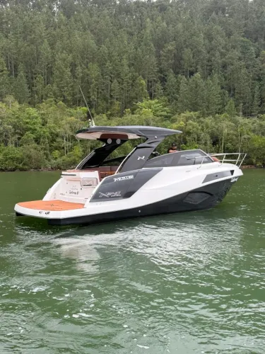 Lancha NX 340 - Ampla, Moderna e Super Conservada