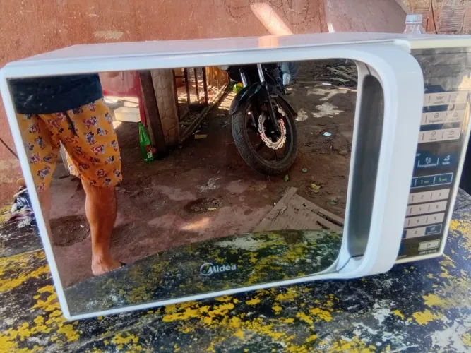 Forno microondas Midea semi novo bairro igarapé