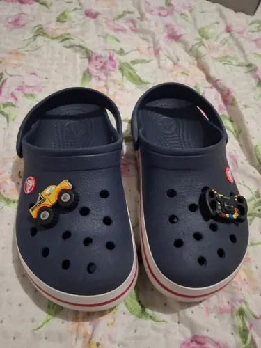 Crocs original bem conservada