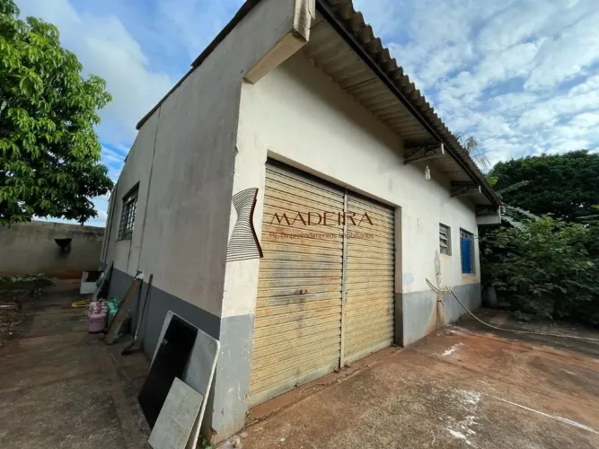 Vende-se Terreno de 1.030m² com Barracão Aceita Permuta