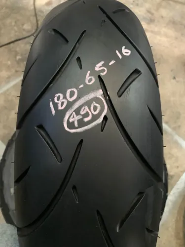 Pneu Traseiro de Harley Davidson 180/65/16