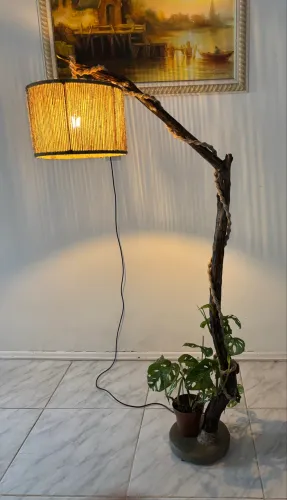Luminária de Chão Artesanal em Madeira e Sisal - Peça Única