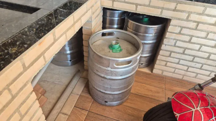 Vendo 4 Barris de Heineken 