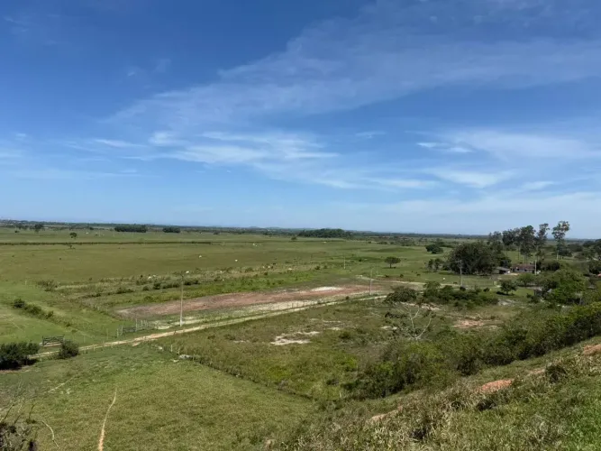 LINDA FAZENDA DE 35 ALQUEIRES EM BOTAFOGO COM CAPACIDADE PARA 300 CABEÇAS, CABO FRIO-RJ