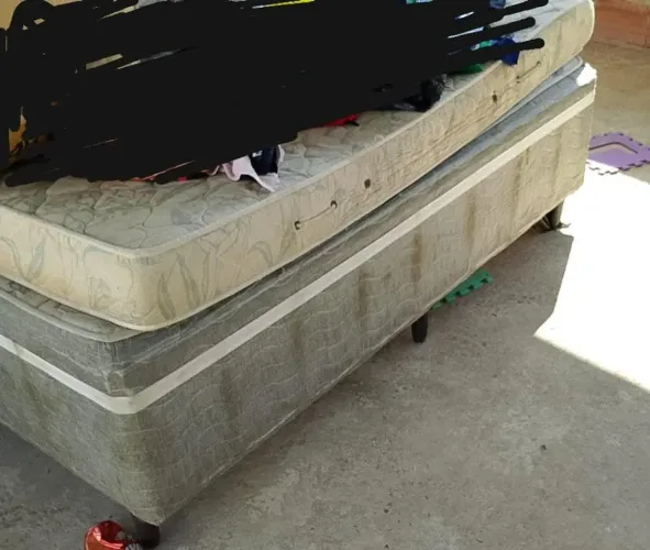 Vendo uma cama de casal mais colchão