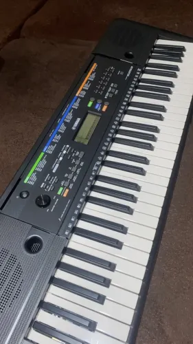 VENDO TECLADO YAMAHA PSR-E253