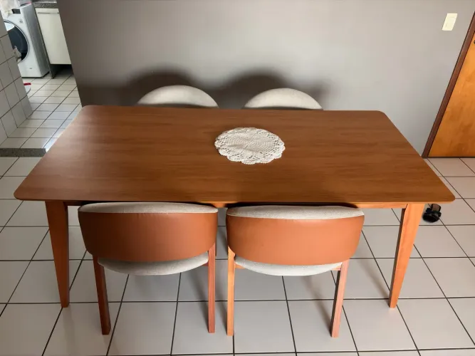 Jogo de Jantar : Mesa + Cadeiras