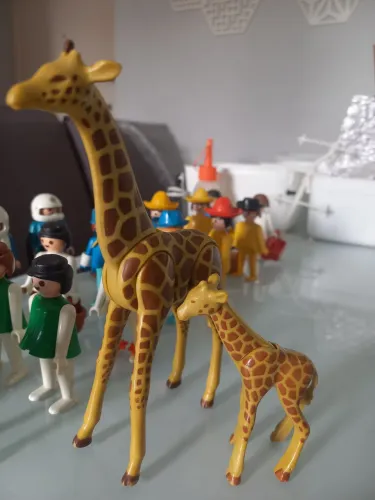 Playmobil Geobra girafa e filhote.