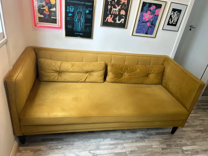 Sofá Day Bed Bergamo Westwing Veludo Açafrão