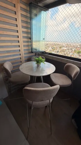 Mesa bistrô em aço comprada na Jacaúna