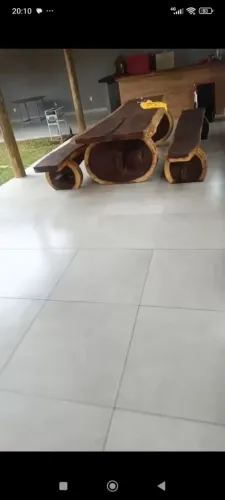 Mesa rústica de madeira 3,30 . Obs: acabamentos de base e pé redondo. Inédito 