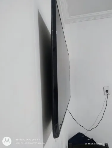 Vende se uma TV de 50 polegadas semi nova 1 mes de uso.Motivo da venda mudança