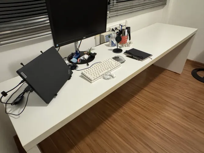 Mesa de Escritório Grande Branca 2m Larga - MDF Reforçado