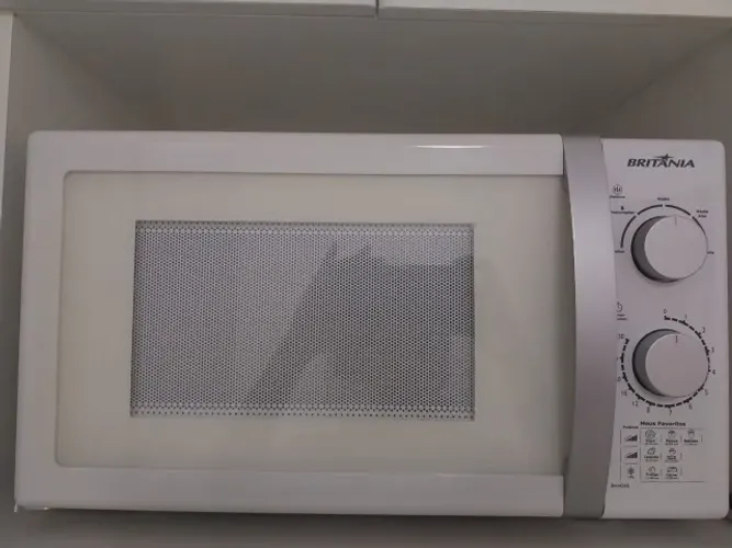 Micro-ondas Britânia em excelente estado de conservação