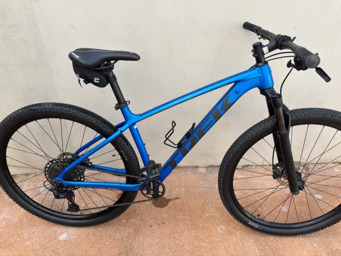 Bike Trek x Caliber 8