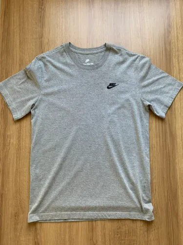 Camiseta Nike Sportswear Club P (Original)