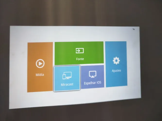 Projetor Multi Smart Screen Linux PJ004 Full HD 4500 Lumens