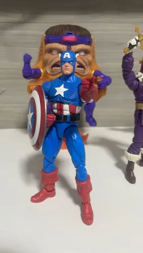 Capitão América Marvel Legends Action Figure