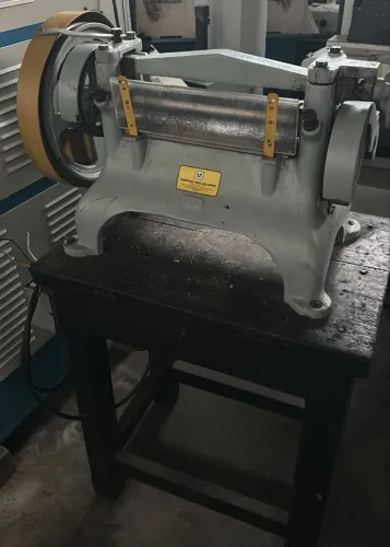 Máquina para rachar sola.