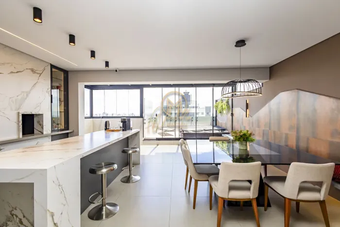 Cobertura mobiliada com 180 m² privativos, sauna e vista definitiva no Bigorrilho