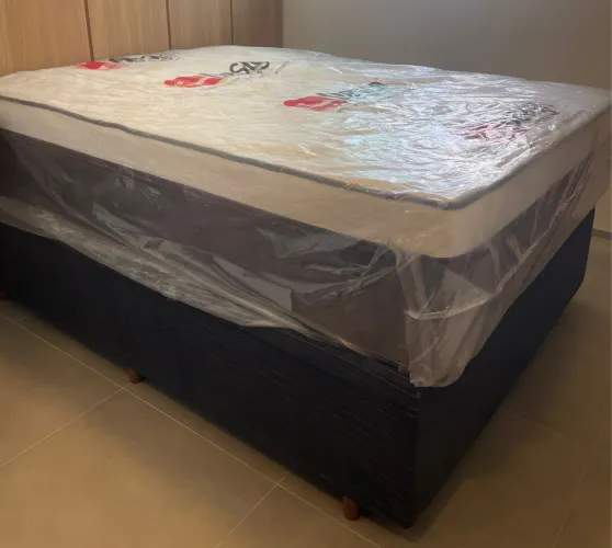 Cama casal com cama baú 