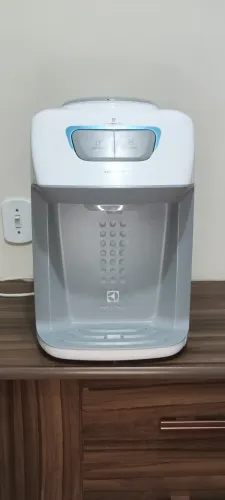 Bebedouro de Água Electrolux Branco com Refrigeração Eletrônica (BE11B)