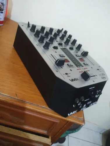 MIXER Behringer VMX 200 em excelente estado