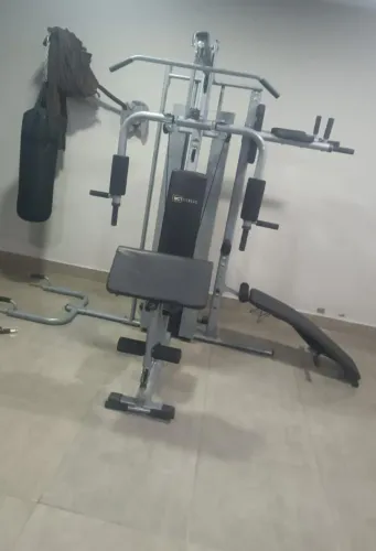 Aparelho de academia e musculação
