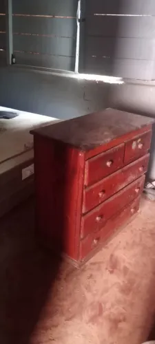 Cômoda de madeira