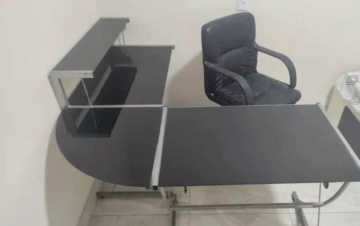 Mesa vidro escritório e cadeira cochilada pés inox