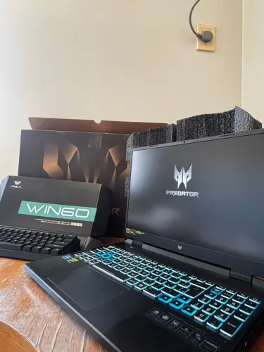 Notebook Gamer Acer predator + teclado magnético MENOS DE 1 ANO DE USO