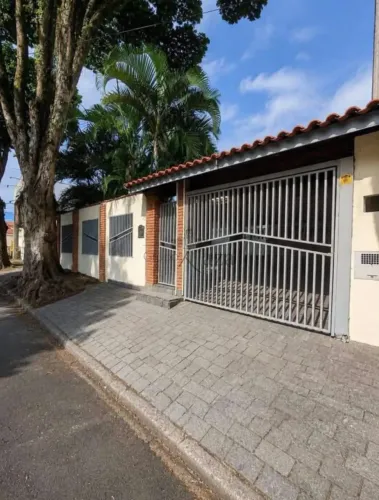 Casa - Jardim América - Jacareí - 4 Dormitórios - 220m².