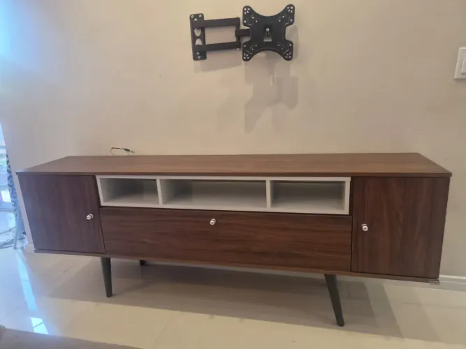 Rack para TV em Madeira com Nichos e Portas, Ótimo Estado